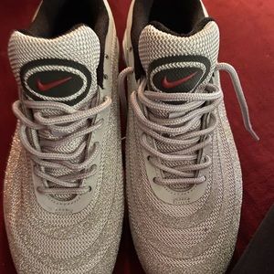 BRAND NEW NIKE AIRMAX